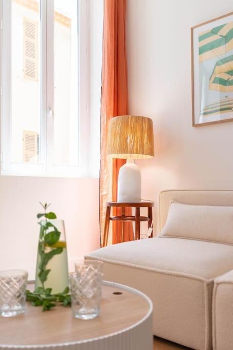 T3 Sur Jolie Place, Parking Inclus, Clim Appartement La Ciotat