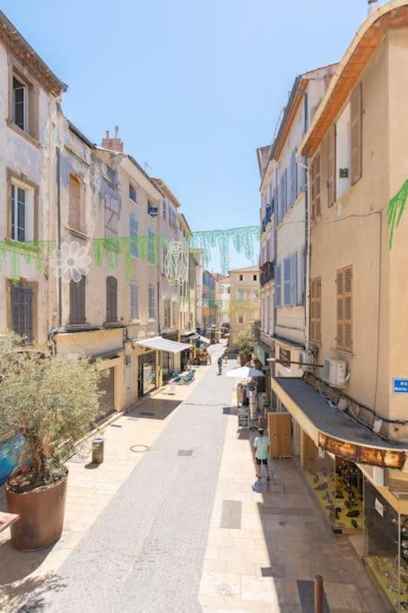 T3 Sur Jolie Place, Parking Inclus, Clim Apartment