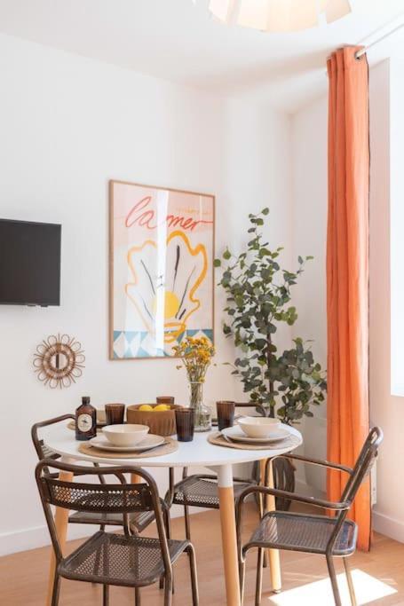 T3 Sur Jolie Place, Parking Inclus, Clim Apartment *