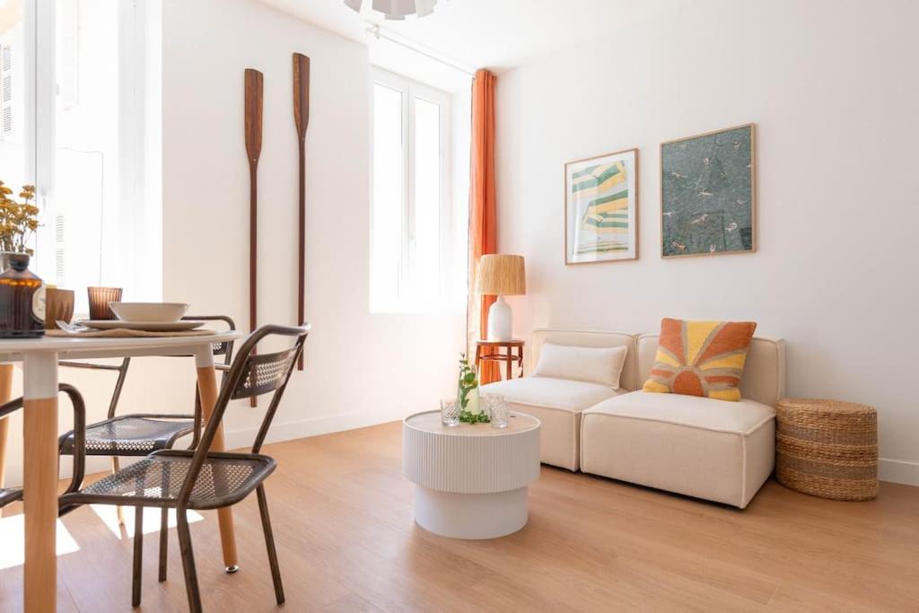 Apartment T3 Sur Jolie Place, Parking Inclus, Clim La Ciotat