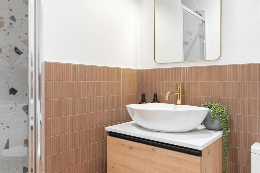 T3 Sur Jolie Place, Parking Inclus, Clim Apartment